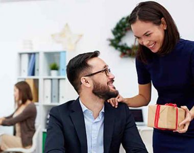 هدیه مناسب برای همکاران مرد و زن